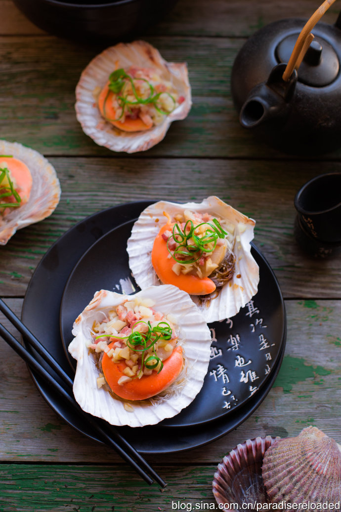 肥美鲜腴不容错过的【火腿蒜粒粉丝蒸扇贝王】