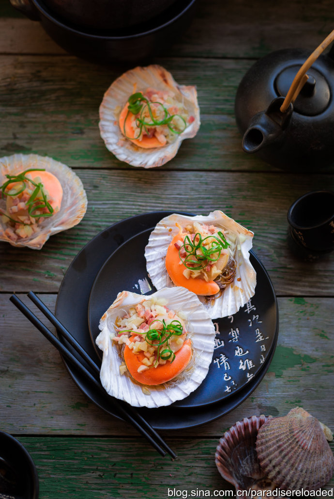 肥美鲜腴不容错过的【火腿蒜粒粉丝蒸扇贝王】