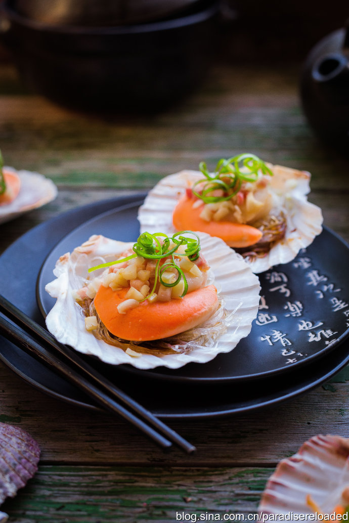 肥美鲜腴不容错过的【火腿蒜粒粉丝蒸扇贝王】